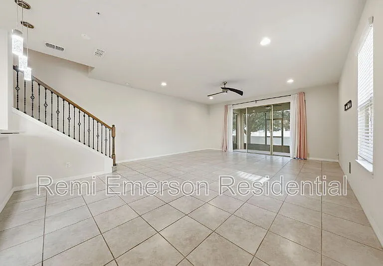 1096 Pavia Dr — Photo 8