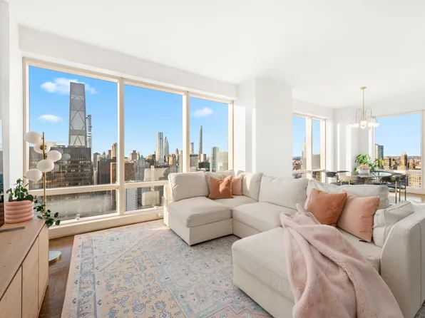 845 United Nations Plaza image 1 of 39