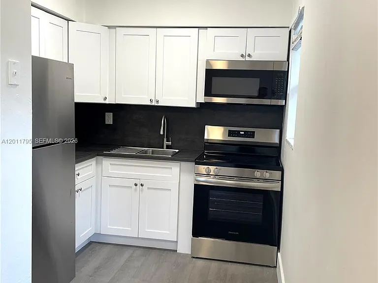 601 S 19th Ave #7 — Photo 7