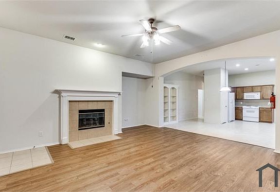 4th image of 2107 Woodhaven Ln