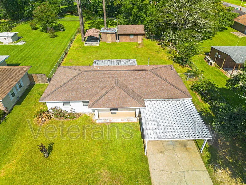 4 bed, 2.5 bath, 1652 sqft, $2,000 — Photo 2