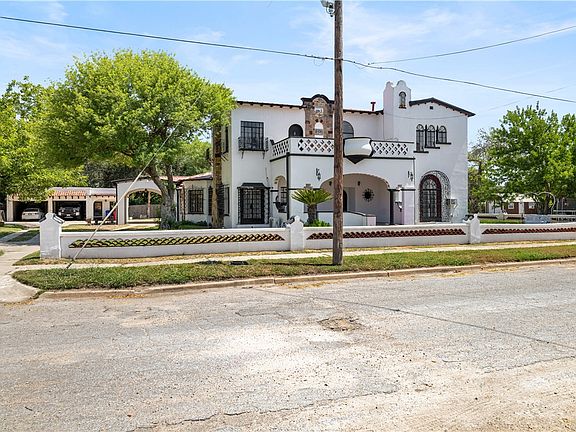 2nd image of 400 W Saint Charles Ave