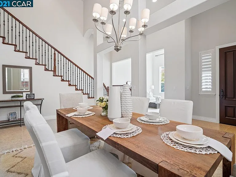 513 Wells Ct — Photo 31