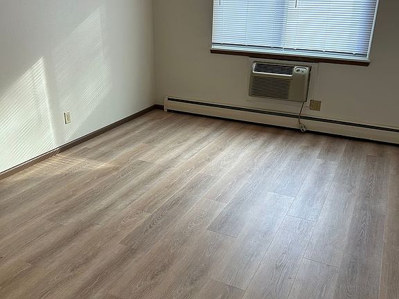 5th image of 4215 S Vermont Ct #4