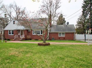 14 Whipple Rd, Wayne, NJ 07470