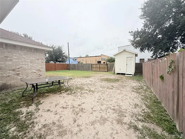 2400 E Brazil St — Photo 21