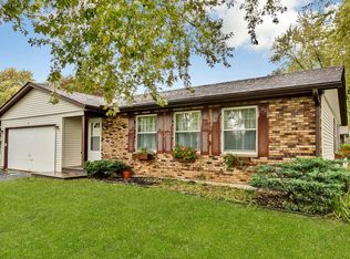 15 Deer Path, Lake In The Hills, IL 60156