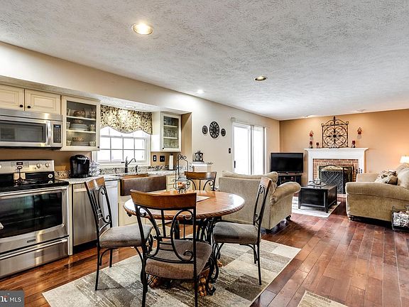 3rd image of 10706 Grangerford Ct