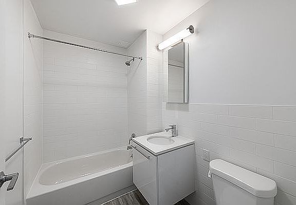 4th image of 300 E 120th St #6C