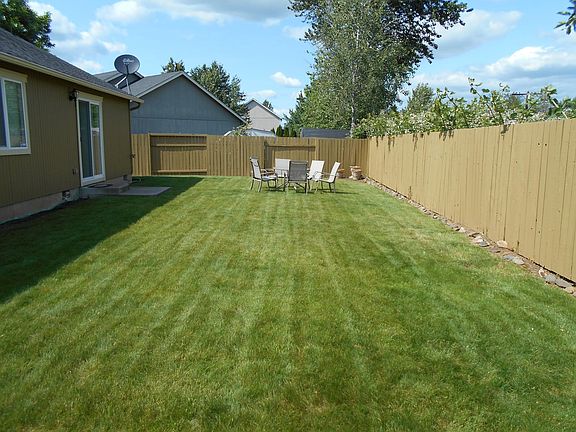 All current landscaping will be refreshed and upgraded prior to new tenant move-in.