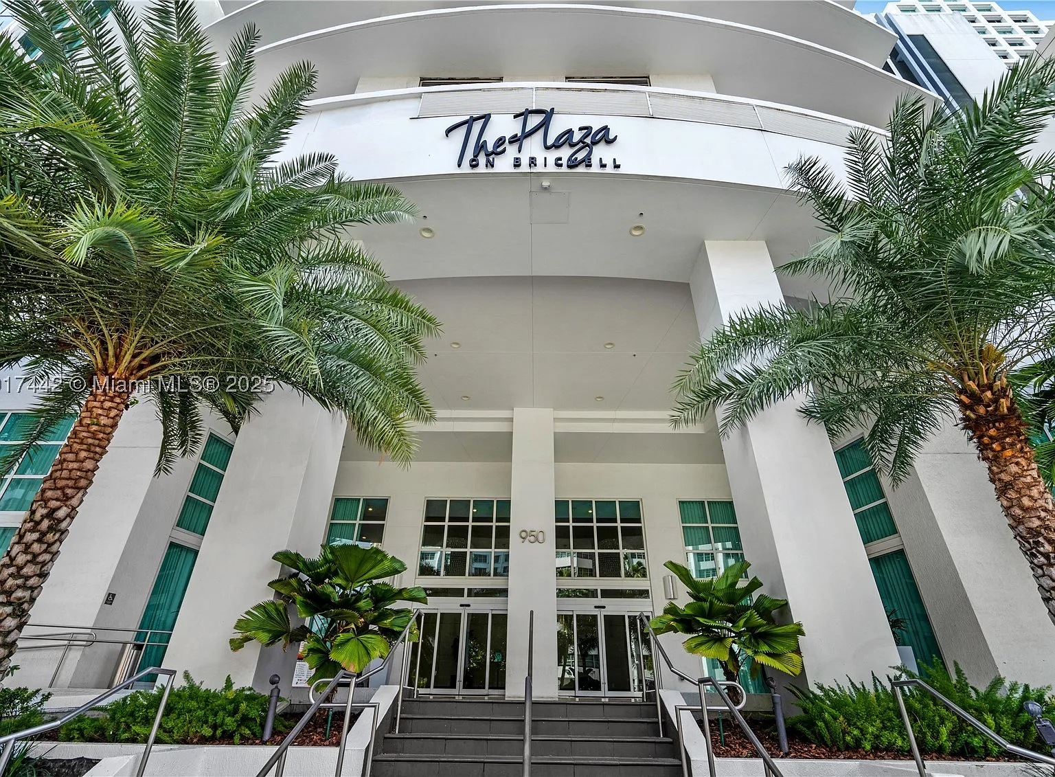 950 Brickell Bay Dr — Photo 2