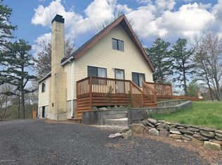 164 Tumbleweed Dr, Long Pond, PA
