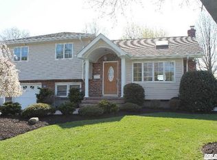 40 Verbena Dr, Commack, NY 11725