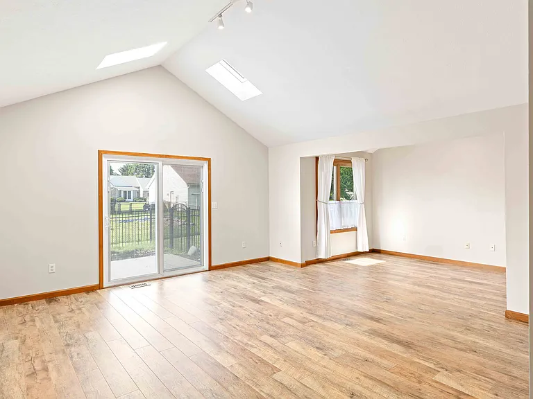 3442 Berkdale Dr — Photo 4