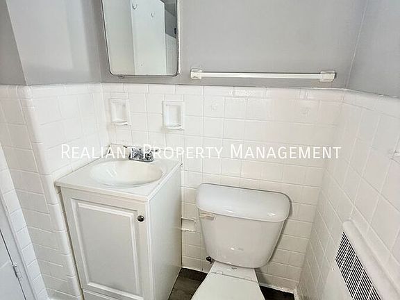 5th image of 1087 Grand Ave #1