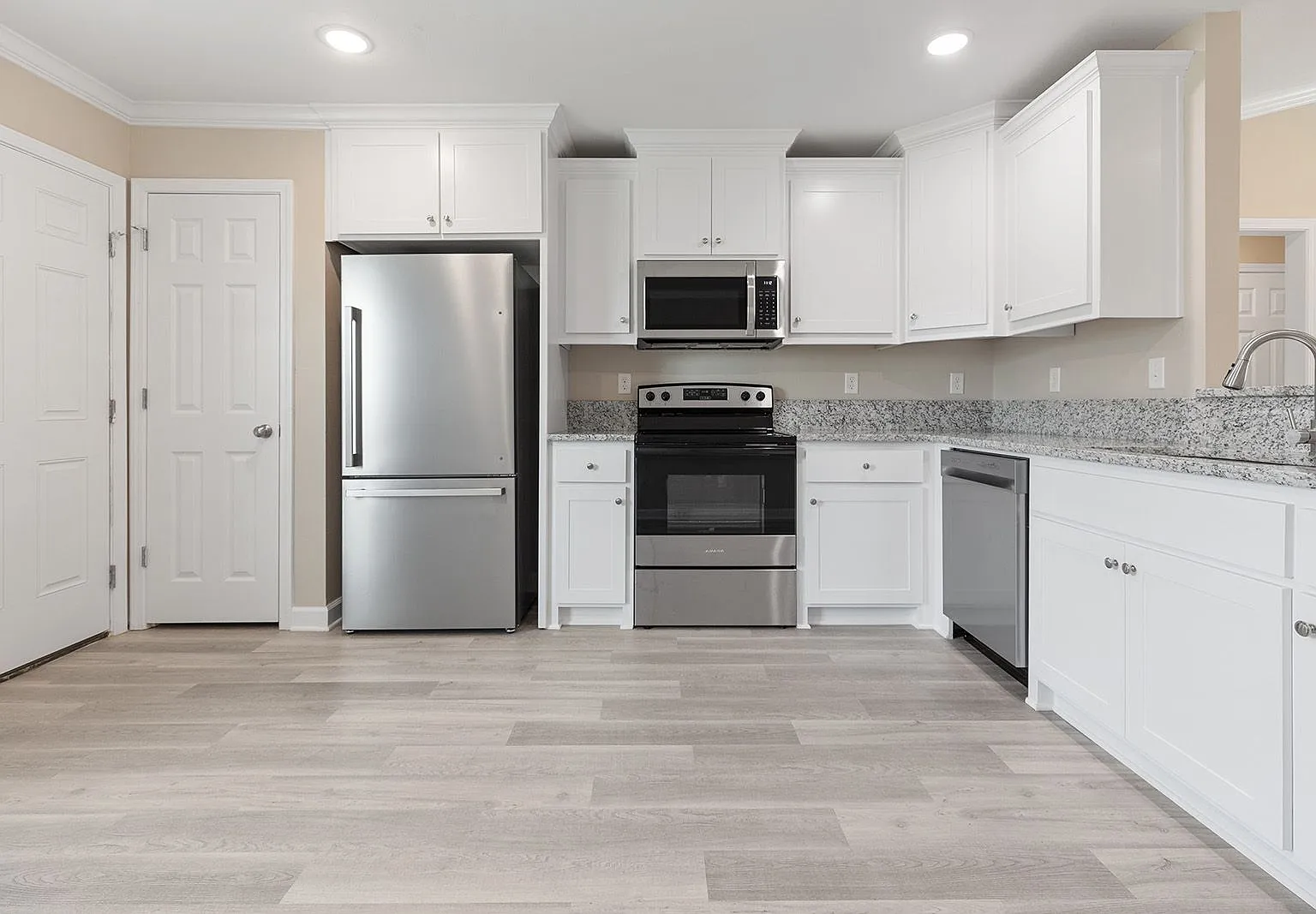 809 Pine Tree Rd — Photo 4