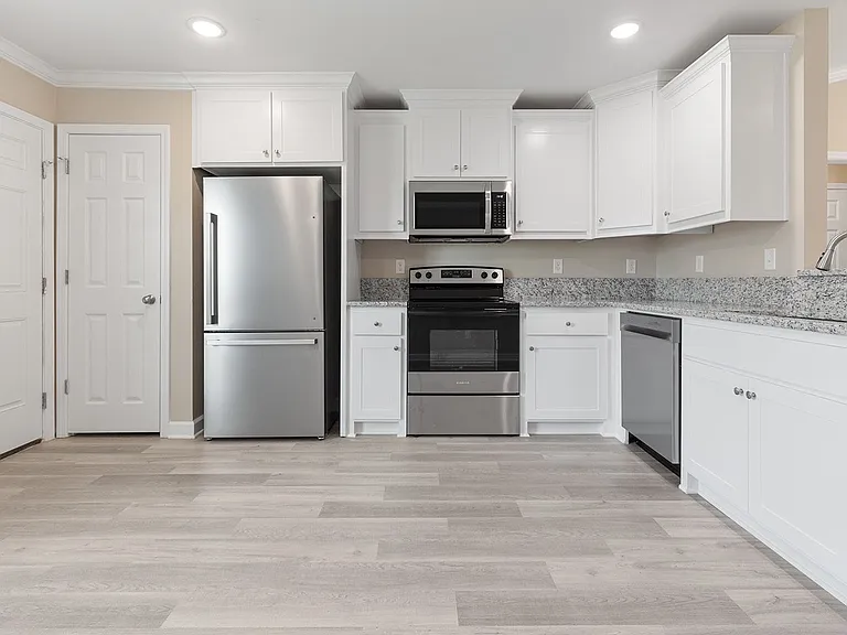 809 Pine Tree Rd — Photo 4