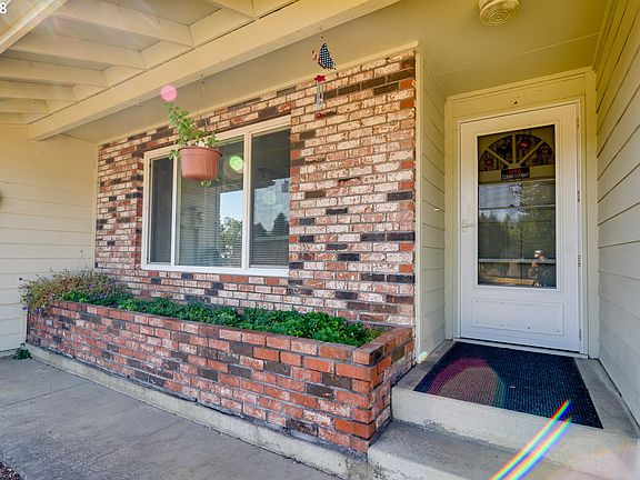 3rd image of 2117 Evergreen Ln