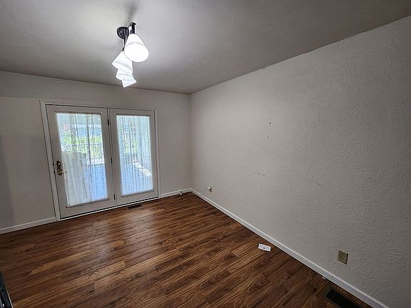 3rd image of 44 Devine Dr