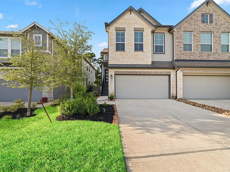 331 E Coralburst Loop — Photo 1
