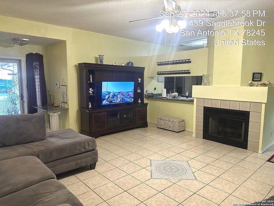 1st image of 439 SADDLEBROOK DR