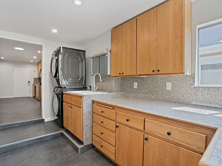 1486 Richards Ave — Photo 10