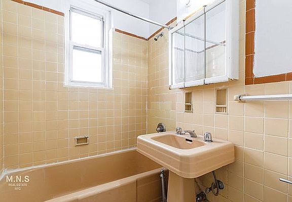 5th image of 415 E 17th St APT 4E
