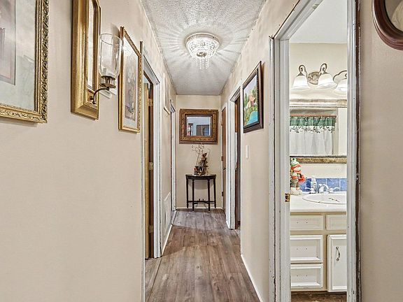 4th image of 1811 Caroline Dr #231