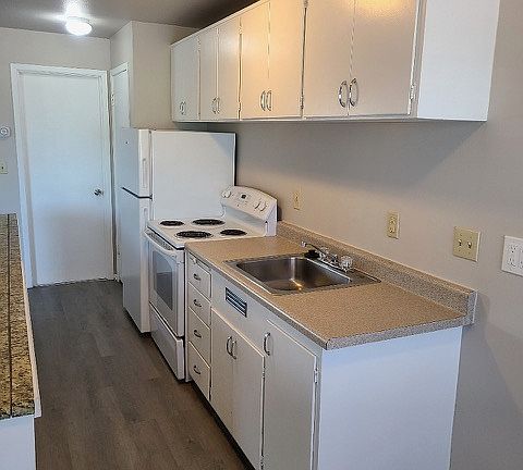 2nd image of 207 D St SE #1X1