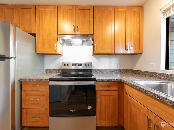 5th image of 5332 188th st SW