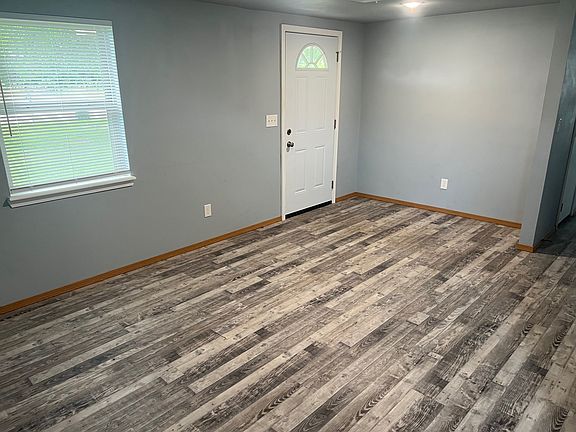 2nd image of 1002 N Owalla Ave