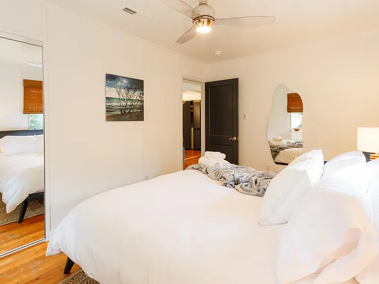 2345 Bernard St — Photo 27