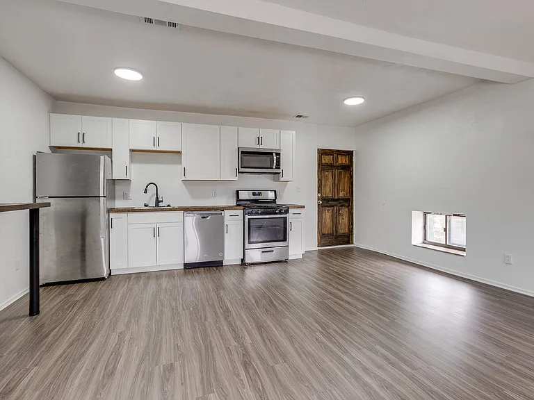 600 E Warrington Ave #2 — Photo 1
