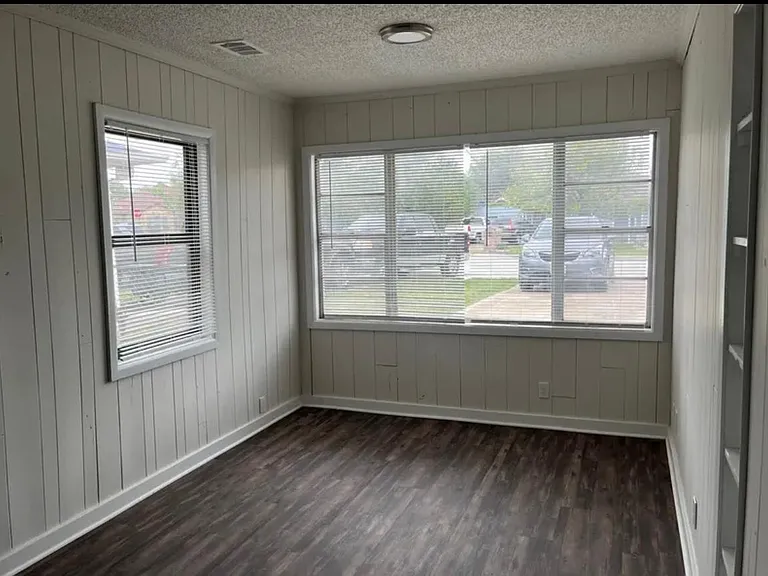 914 SW Dallas St — Photo 5