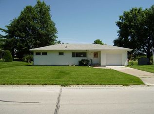 1827 Crescent Dr, Cedar Falls, IA 50613
