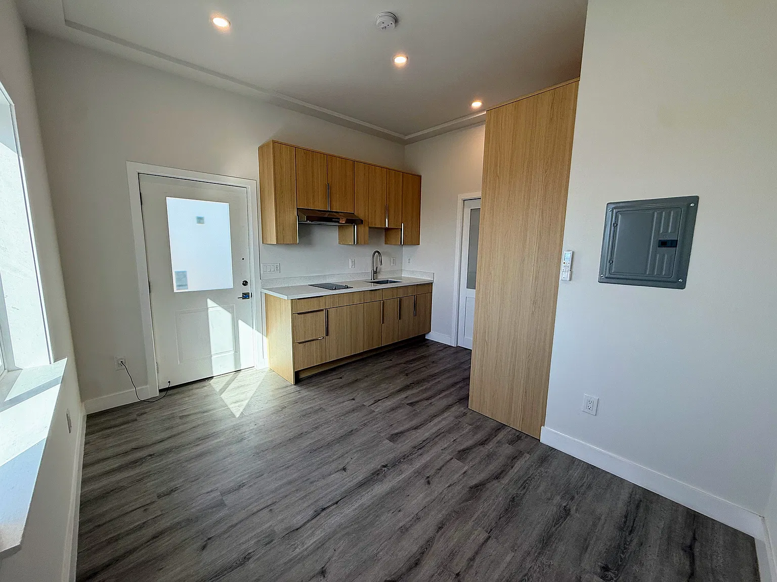 Studio, 300 sqft, $2,000 — Photo 3