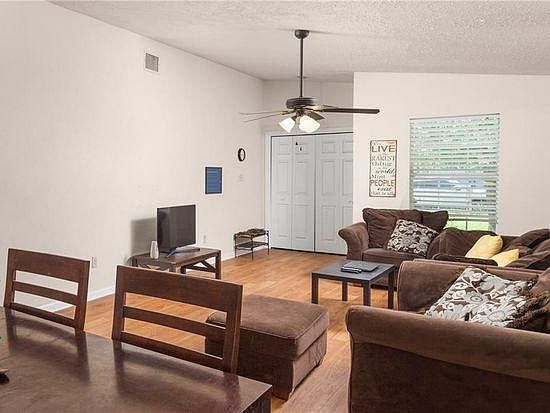 3rd image of 1204 Conway Dr
