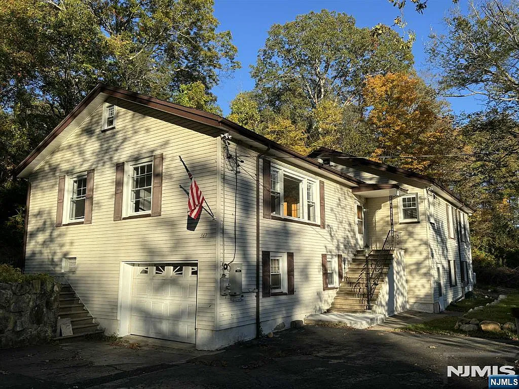 4 bed, 2.0 bath, $3,300 — Photo 1