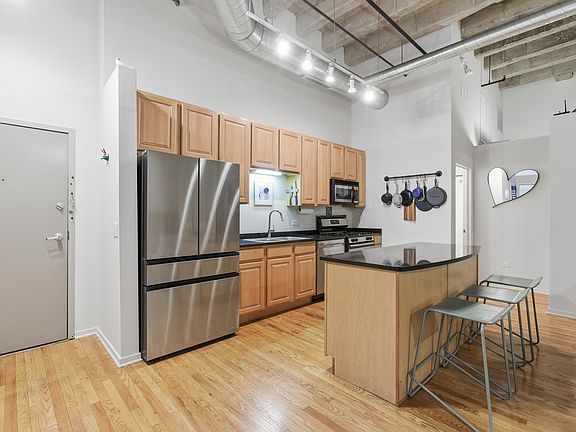 5th image of 1645 W Ogden Ave Unit 431