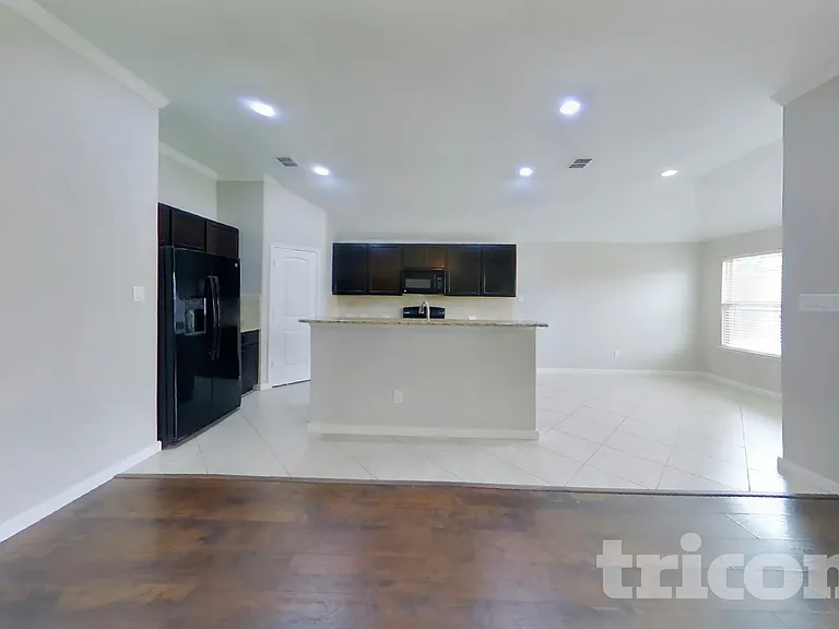 508 Crazy Horse Dr — Photo 3
