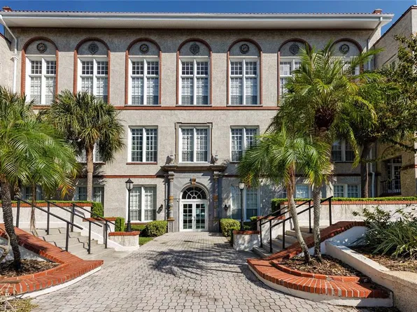 701 Mirror Lake Dr N APT 206, Saint Petersburg, FL 33701
