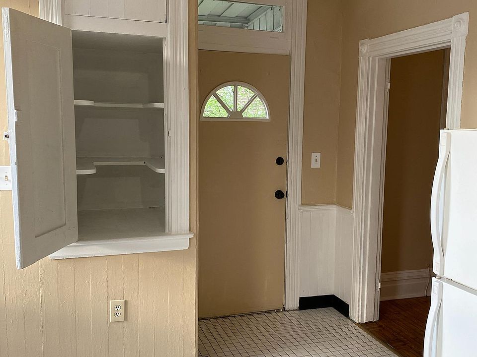 Entry into the kitchen