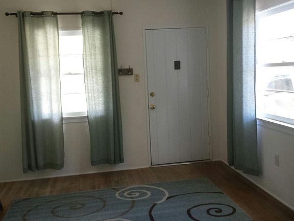3rd image of 1883 Hope St