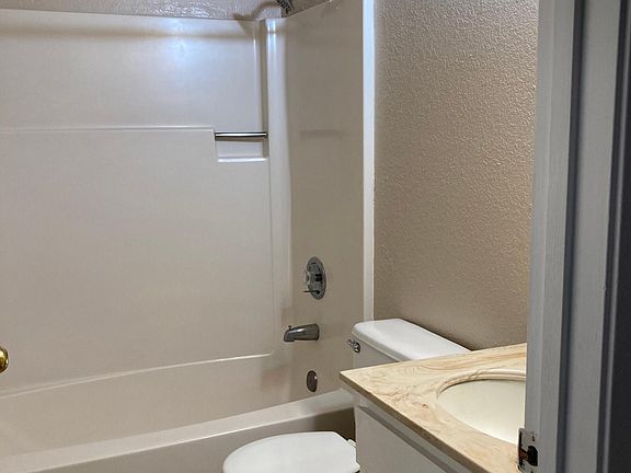 5th image of 860 Memorial Dr APT C