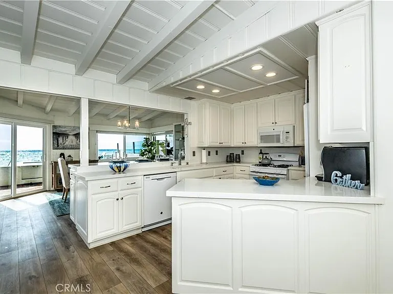 35325 Beach Rd — Photo 18