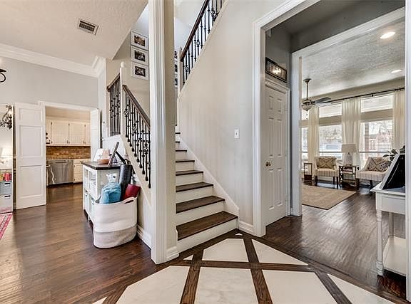 4th image of 1004 Blackoak Ct