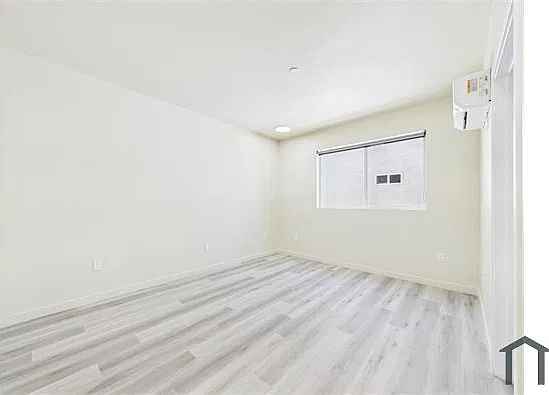 8457 Langdon Ave — Photo 14