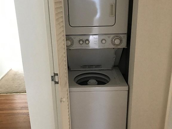 3rd image of 1280 S Barrington Ave #11