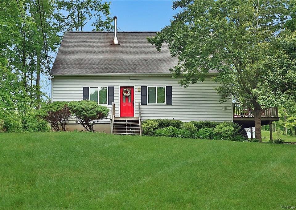 1st image of 18 Shady Brook Ln