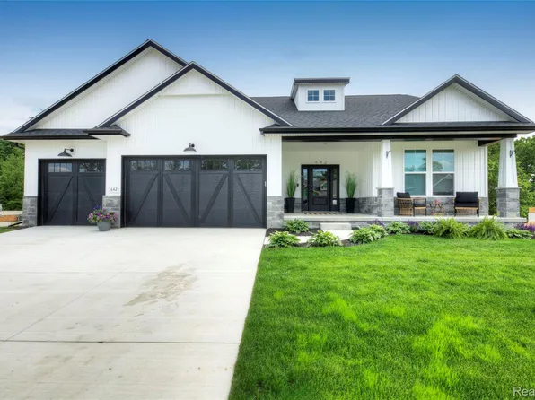 Moh 121 Gambrel Ln, Howell, MI 48843